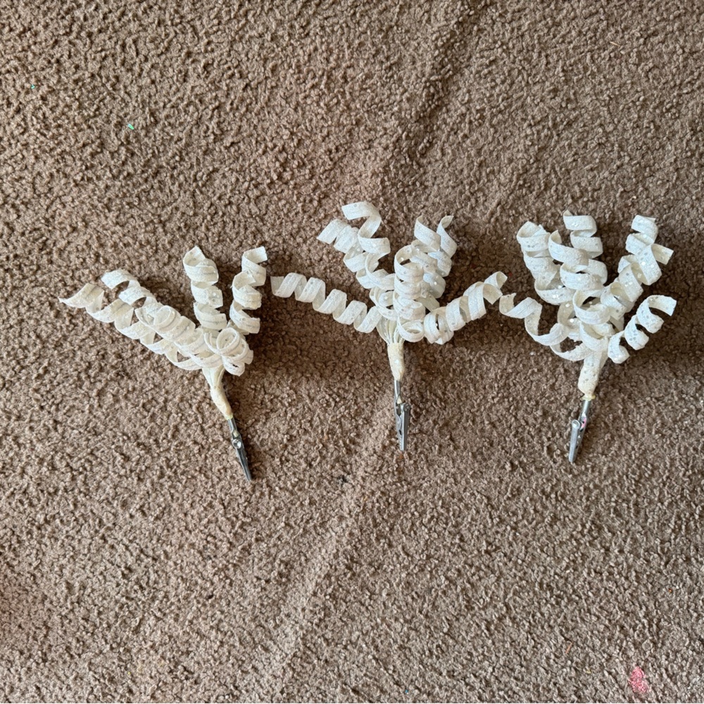 Set of 3 white Christmas ornaments